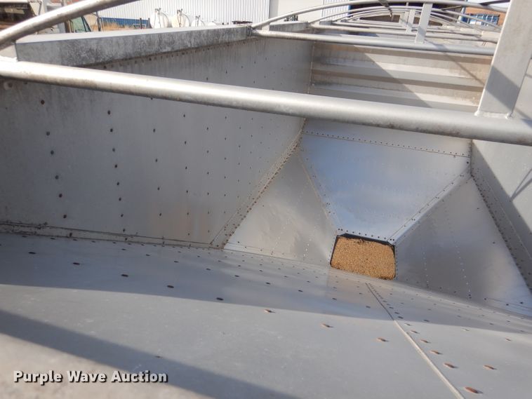 image for item DN5383 2000 Wilson DWH400  grain trailer