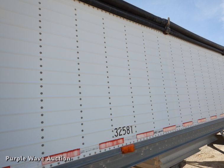 image for item DN5383 2000 Wilson DWH400  grain trailer