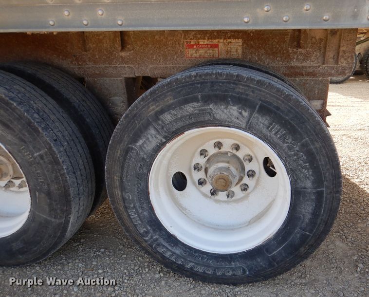 image for item DN5383 2000 Wilson DWH400  grain trailer