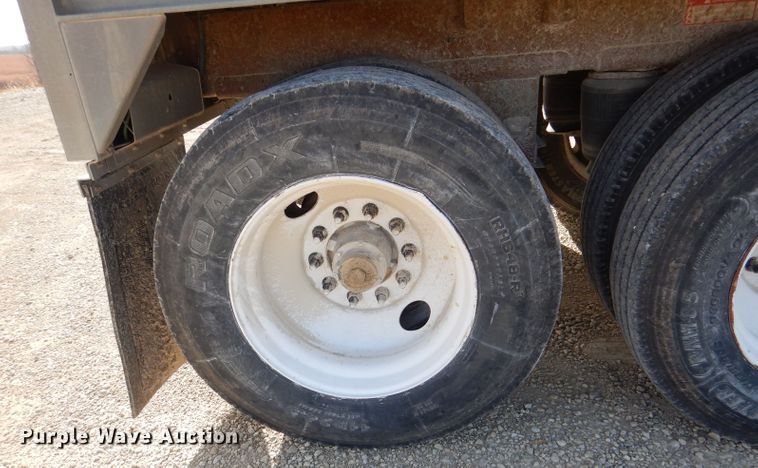 image for item DN5383 2000 Wilson DWH400  grain trailer