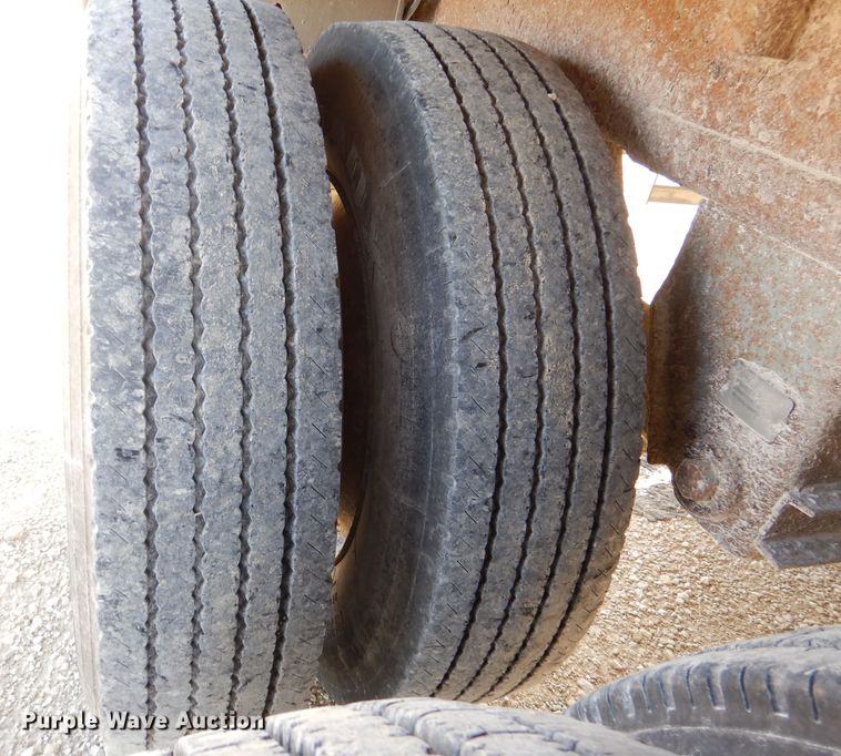 image for item DN5383 2000 Wilson DWH400  grain trailer