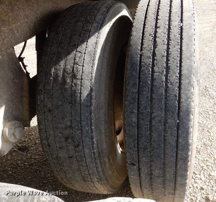 image for item DN5383 2000 Wilson DWH400  grain trailer