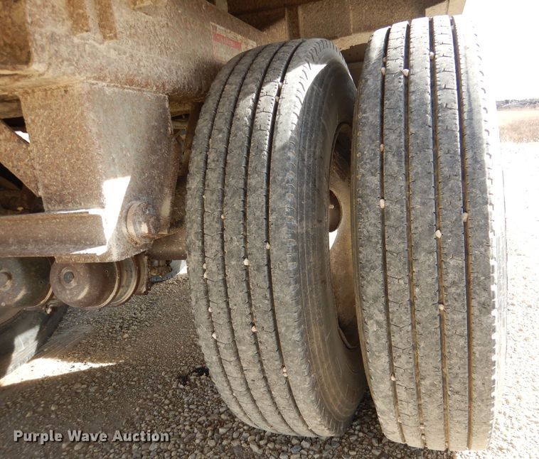 image for item DN5383 2000 Wilson DWH400  grain trailer