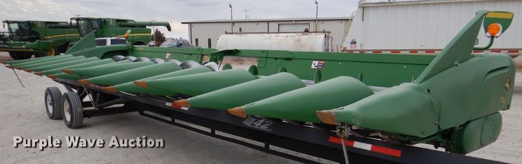 image for item DN5396 2019 John Deere 712C  corn head