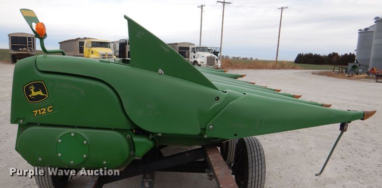 image for item DN5396 2019 John Deere 712C  corn head