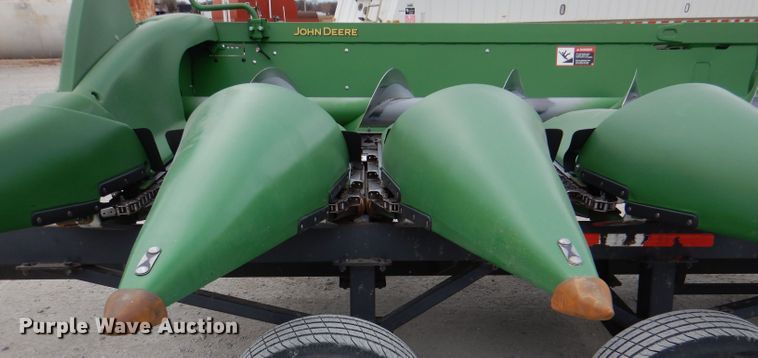 image for item DN5396 2019 John Deere 712C  corn head
