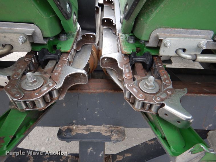 image for item DN5396 2019 John Deere 712C  corn head