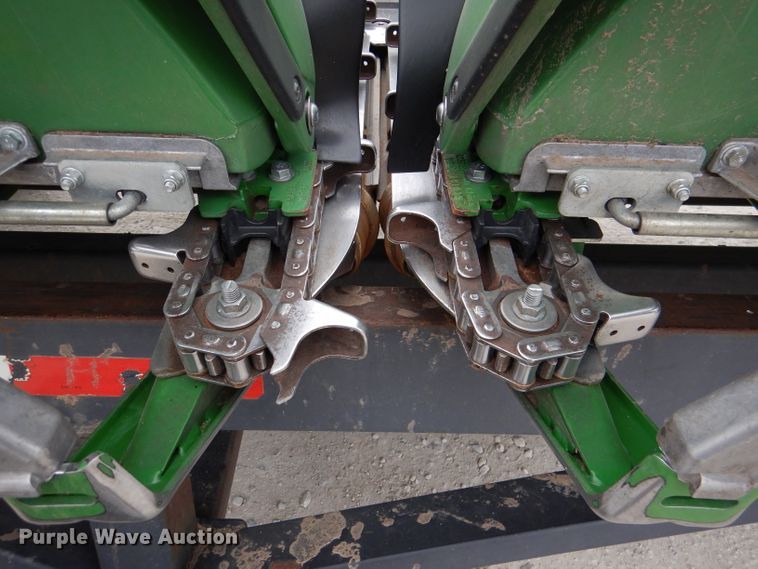 image for item DN5396 2019 John Deere 712C  corn head