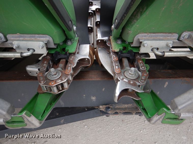 image for item DN5396 2019 John Deere 712C  corn head