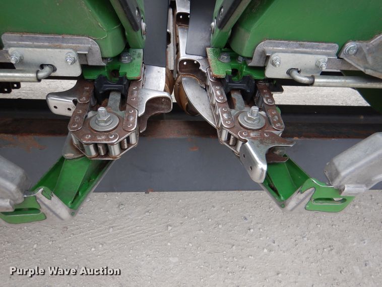 image for item DN5396 2019 John Deere 712C  corn head