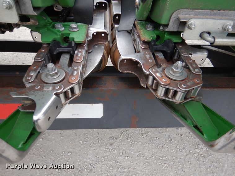 image for item DN5396 2019 John Deere 712C  corn head