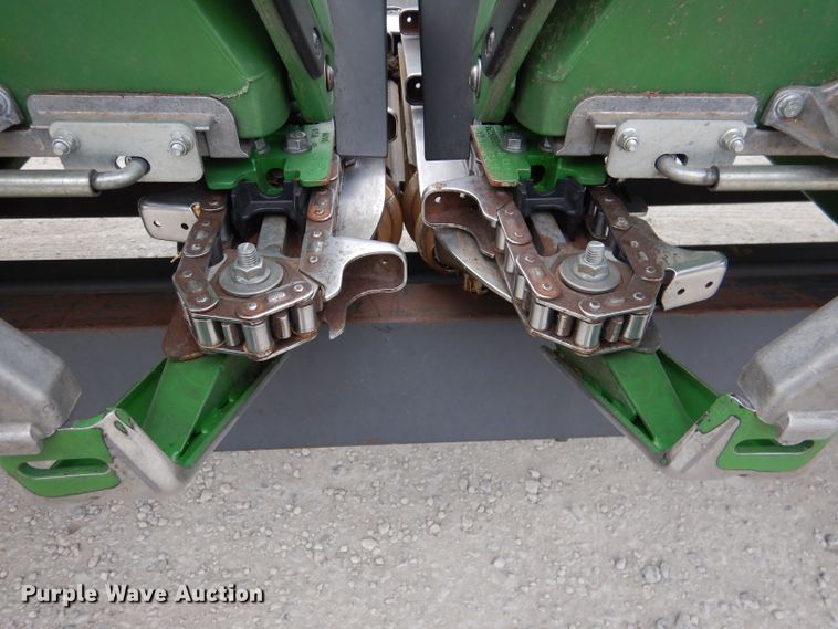 image for item DN5396 2019 John Deere 712C  corn head