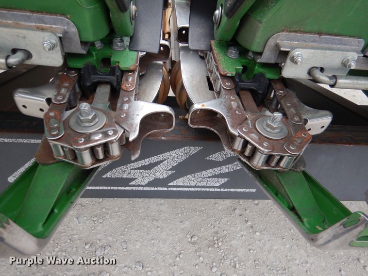 image for item DN5396 2019 John Deere 712C  corn head