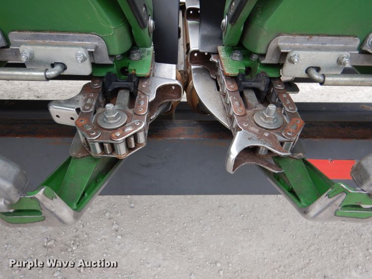 image for item DN5396 2019 John Deere 712C  corn head