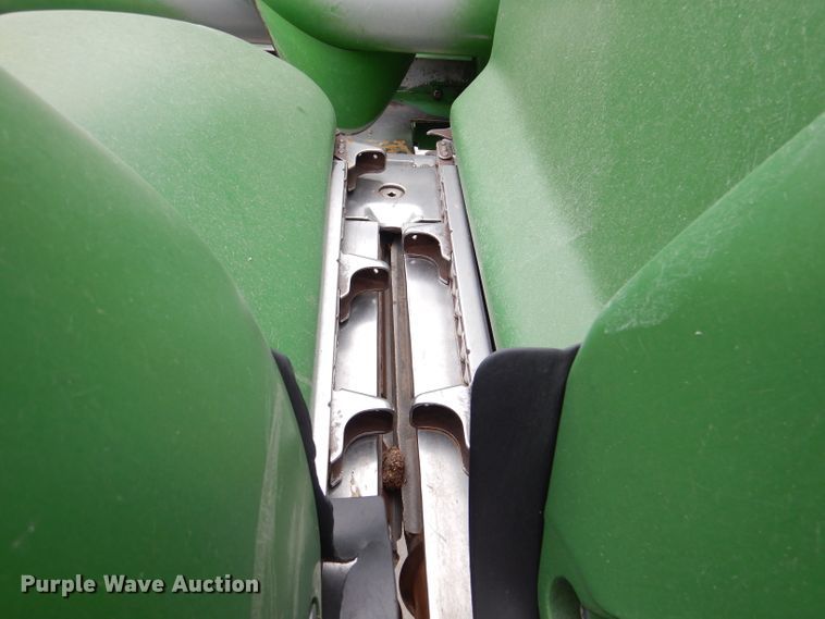 image for item DN5396 2019 John Deere 712C  corn head