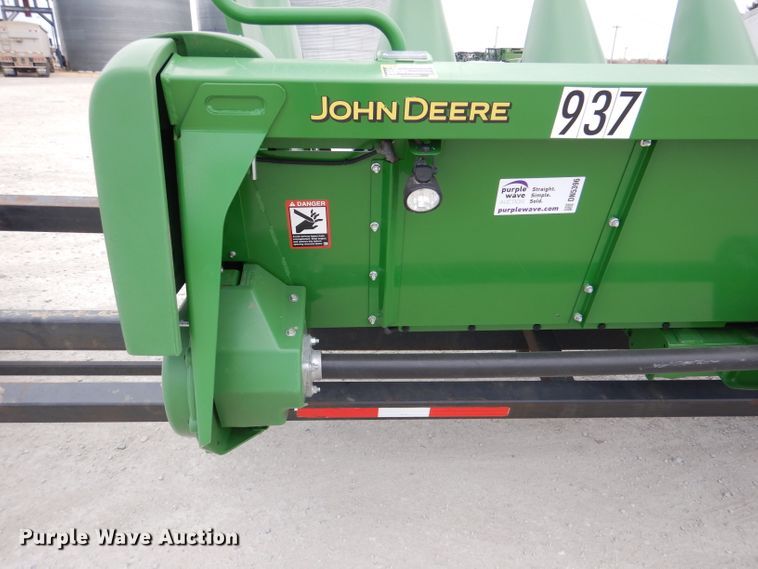 image for item DN5396 2019 John Deere 712C  corn head