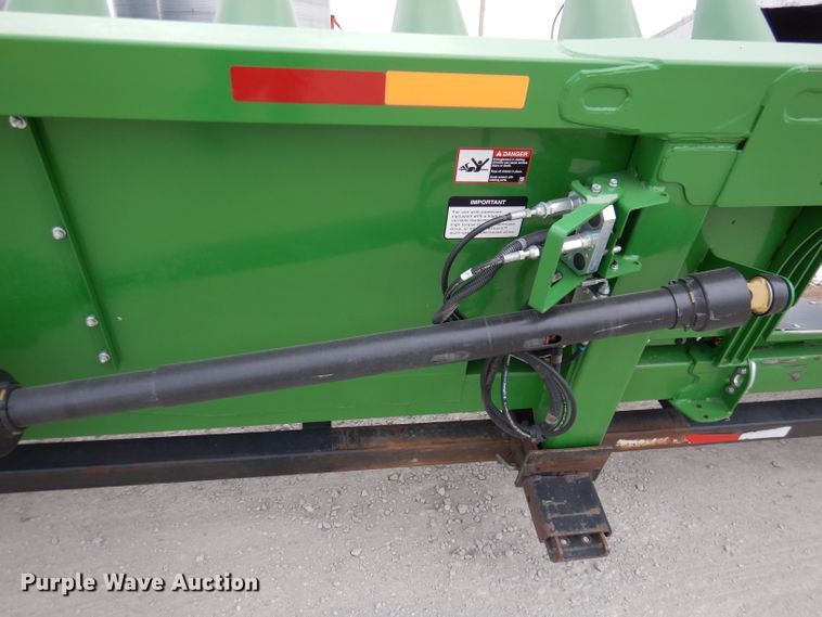 image for item DN5396 2019 John Deere 712C  corn head