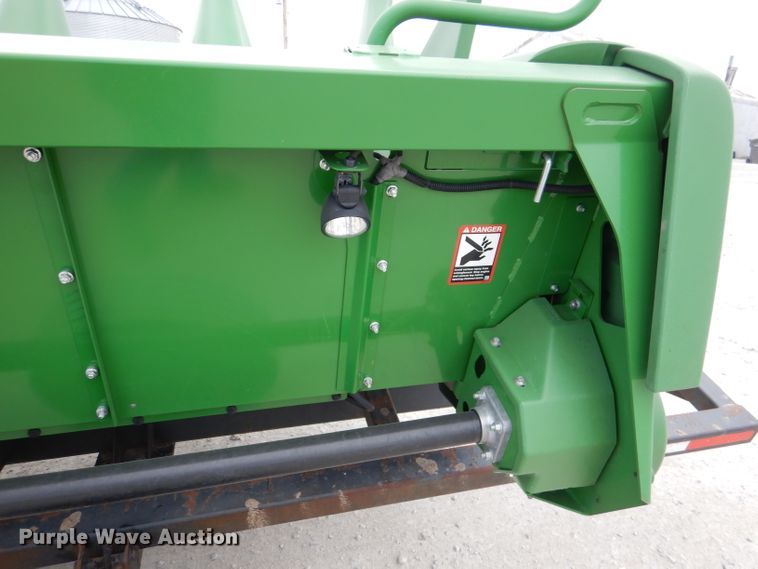 image for item DN5396 2019 John Deere 712C  corn head