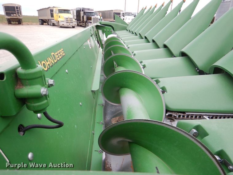image for item DN5396 2019 John Deere 712C  corn head