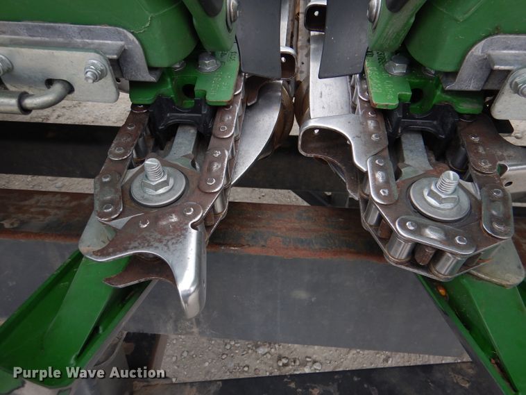 image for item DN5397 2020 John Deere 712C  corn head