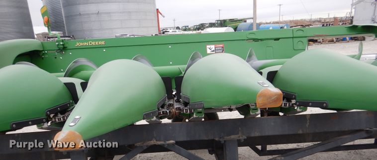 image for item DN5397 2020 John Deere 712C  corn head