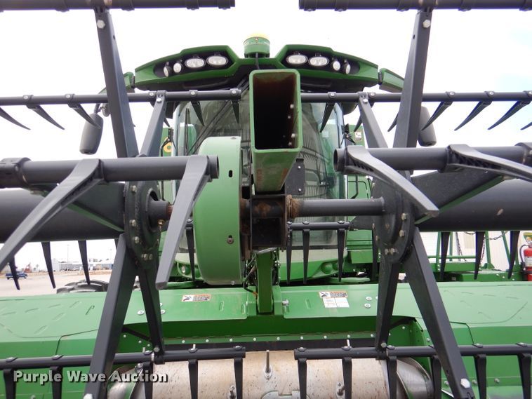 image for item DN5402 2020 John Deere 740FD HydraFlex  flex draper head