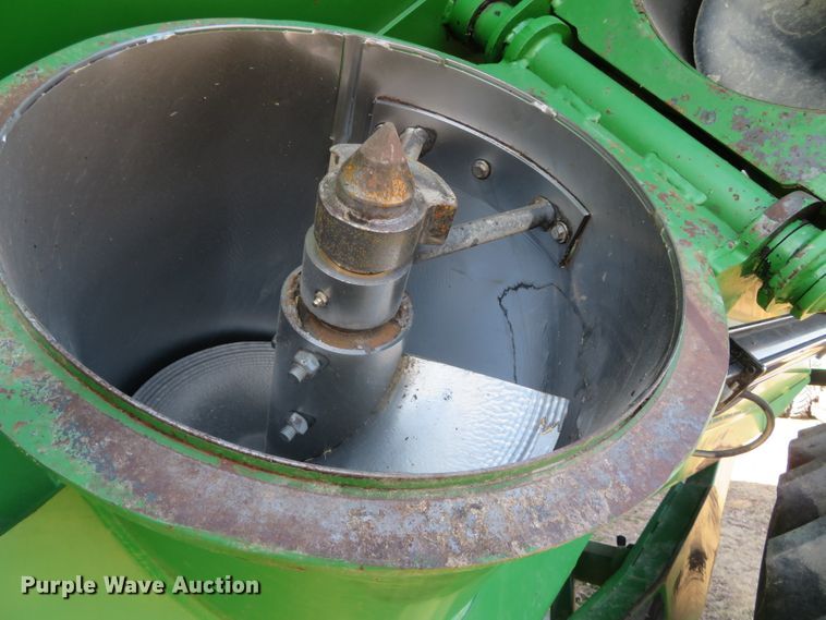 image for item DN7843 Brent 880  grain cart
