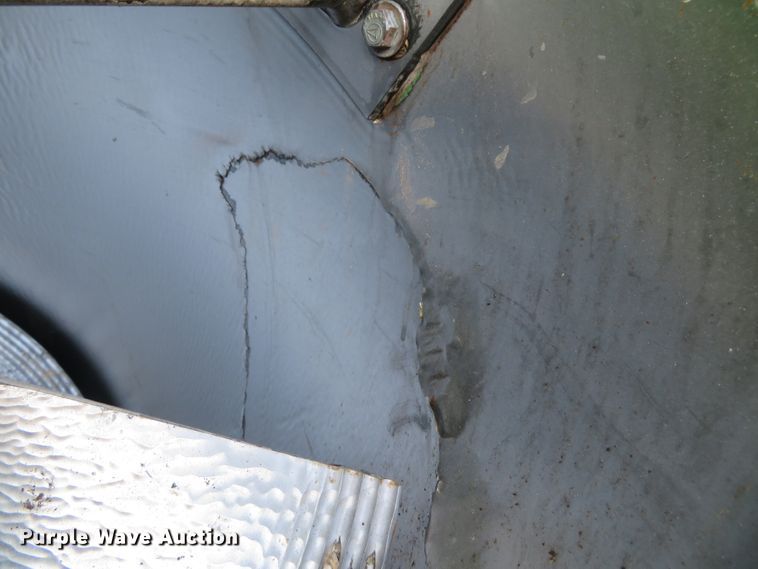 image for item DN7843 Brent 880  grain cart