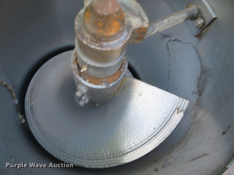 image for item DN7843 Brent 880  grain cart