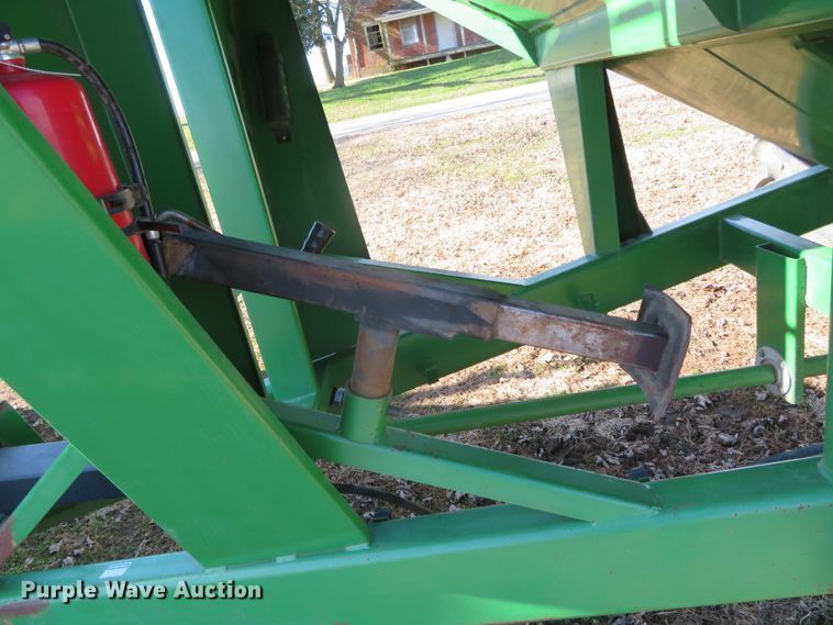 image for item DN7843 Brent 880  grain cart