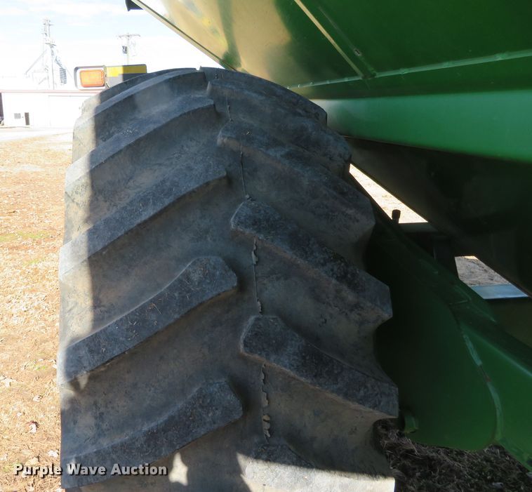 image for item DN7843 Brent 880  grain cart