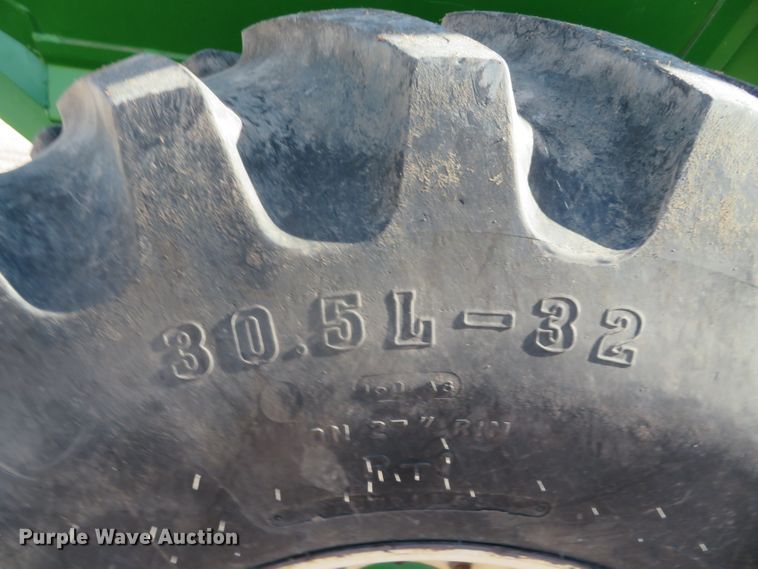 image for item DN7843 Brent 880  grain cart