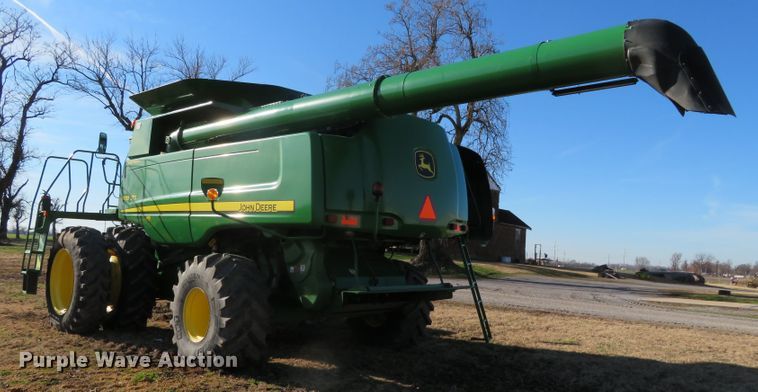 image for item DN7844 2010 John Deere 9770 STS  RWA combine