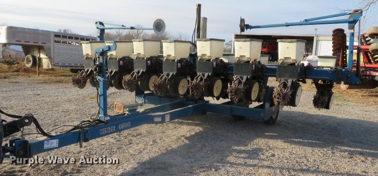 image for item DN7849 Kinze 3500  split row no-till planter