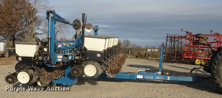 image for item DN7849 Kinze 3500  split row no-till planter