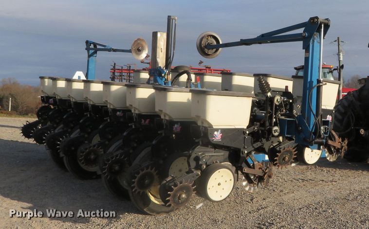 image for item DN7849 Kinze 3500  split row no-till planter