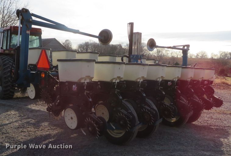 image for item DN7849 Kinze 3500  split row no-till planter