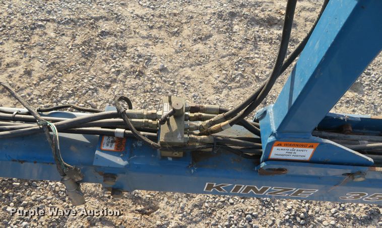 image for item DN7849 Kinze 3500  split row no-till planter