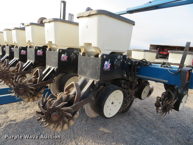 image for item DN7849 Kinze 3500  split row no-till planter