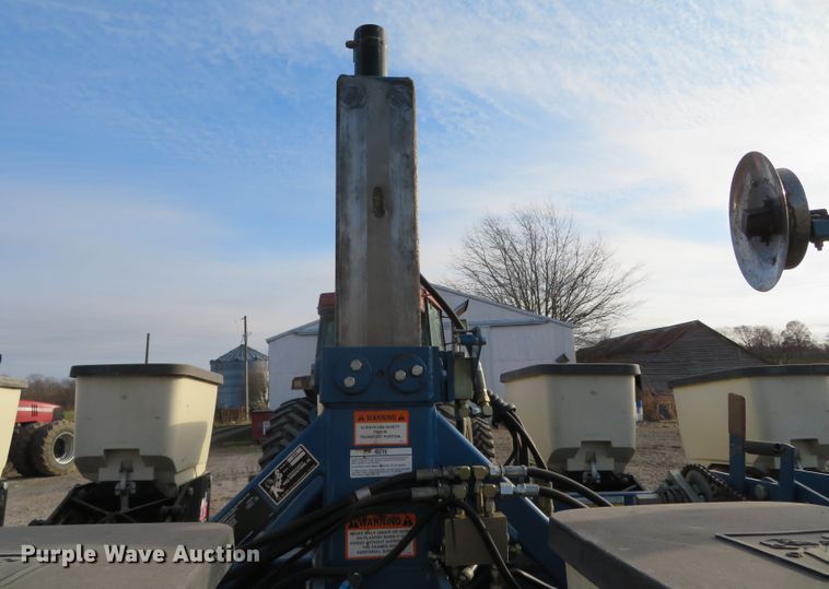 image for item DN7849 Kinze 3500  split row no-till planter