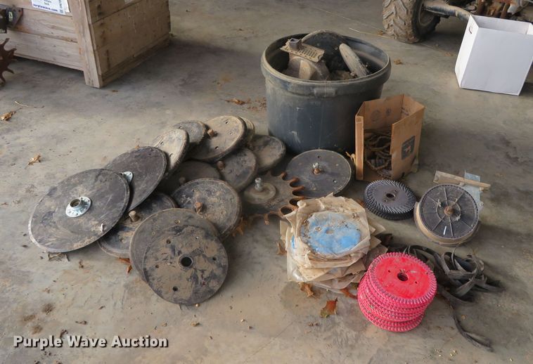 image for item DN7849 Kinze 3500  split row no-till planter