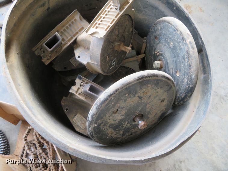 image for item DN7849 Kinze 3500  split row no-till planter