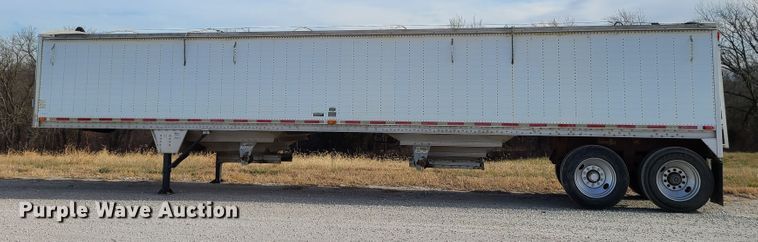 image for item GB9063 2010 Wilson  grain trailer