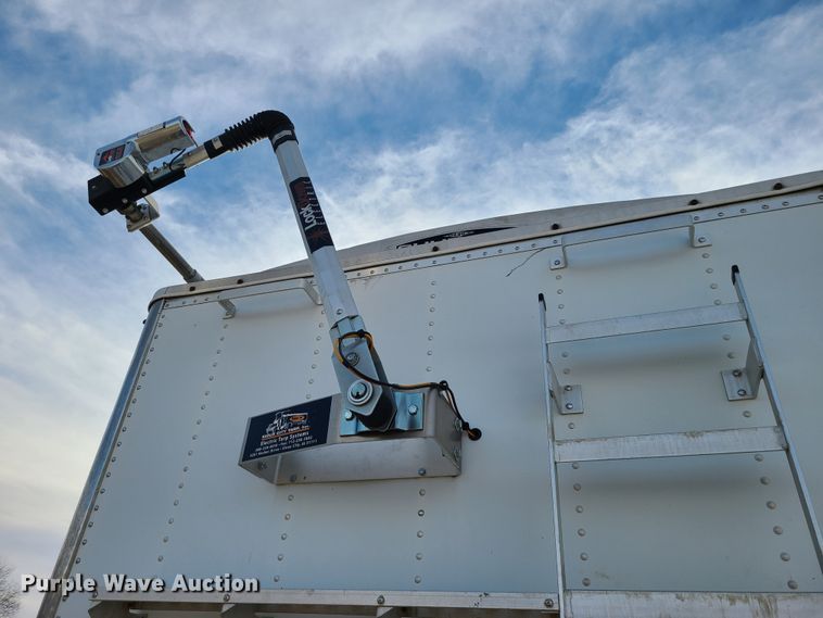 image for item GB9063 2010 Wilson  grain trailer