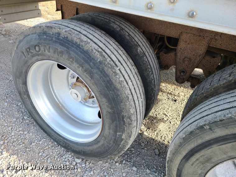 image for item GB9063 2010 Wilson  grain trailer