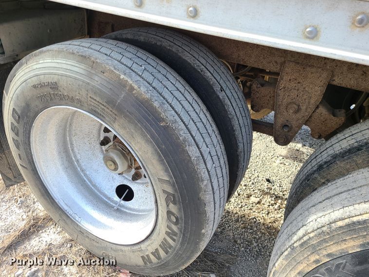 image for item GB9063 2010 Wilson  grain trailer