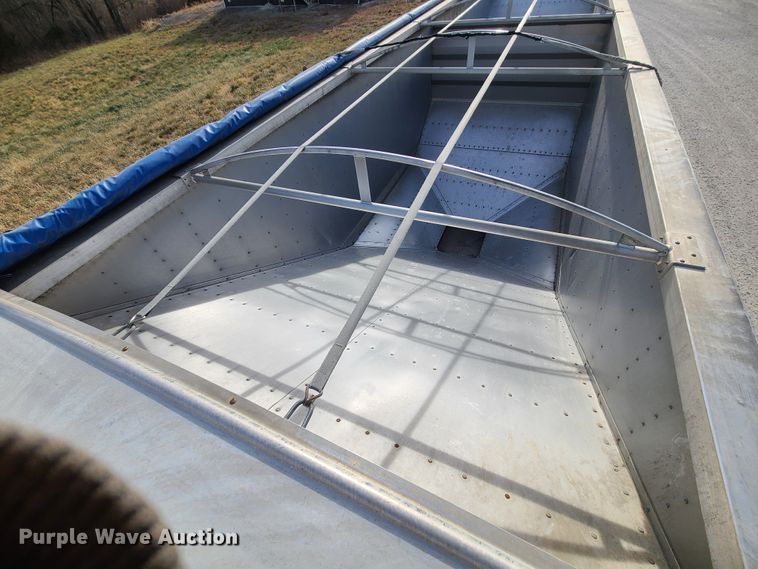 image for item GB9063 2010 Wilson  grain trailer