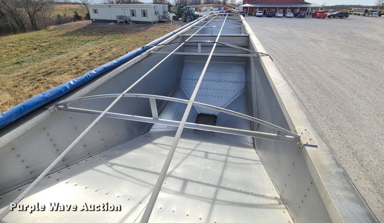 image for item GB9063 2010 Wilson  grain trailer