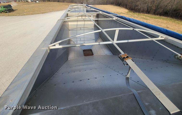 image for item GB9063 2010 Wilson  grain trailer