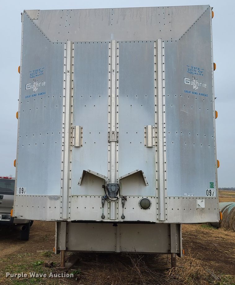 image for item GB9117 1997 Guthrie  livestock trailer